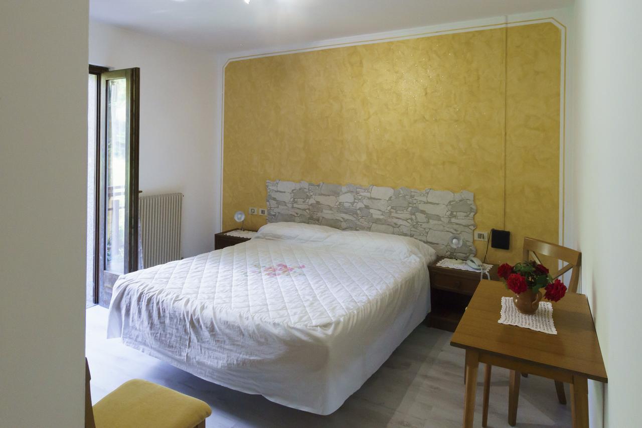 Albergo Roncone Luaran gambar