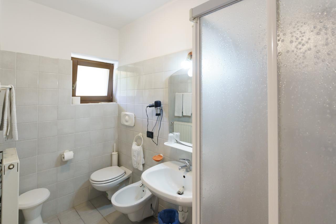 Albergo Roncone Luaran gambar