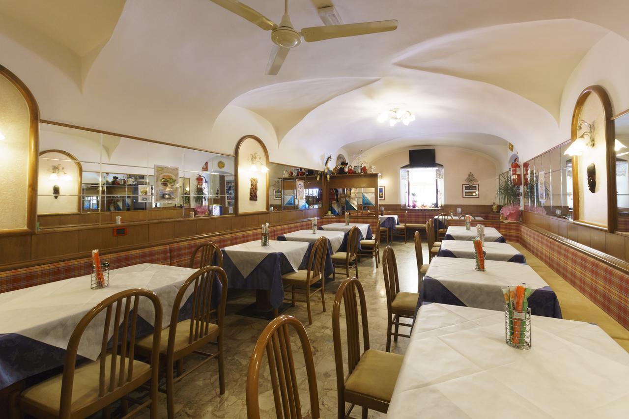 Albergo Roncone Luaran gambar