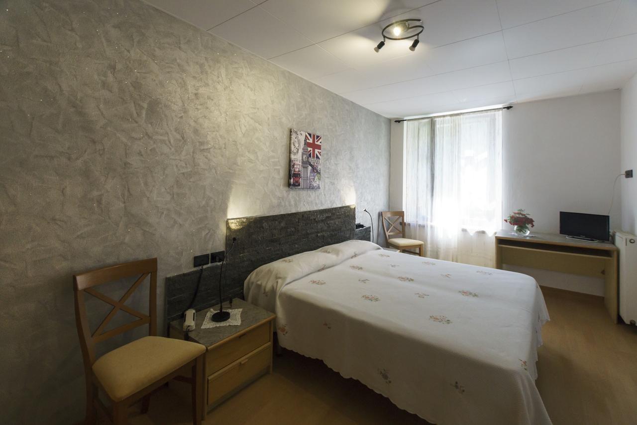 Albergo Roncone Luaran gambar