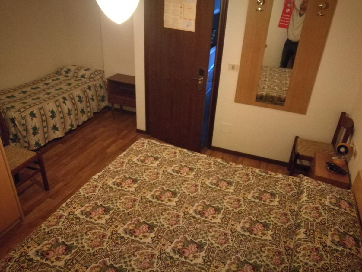 Albergo Roncone Luaran gambar