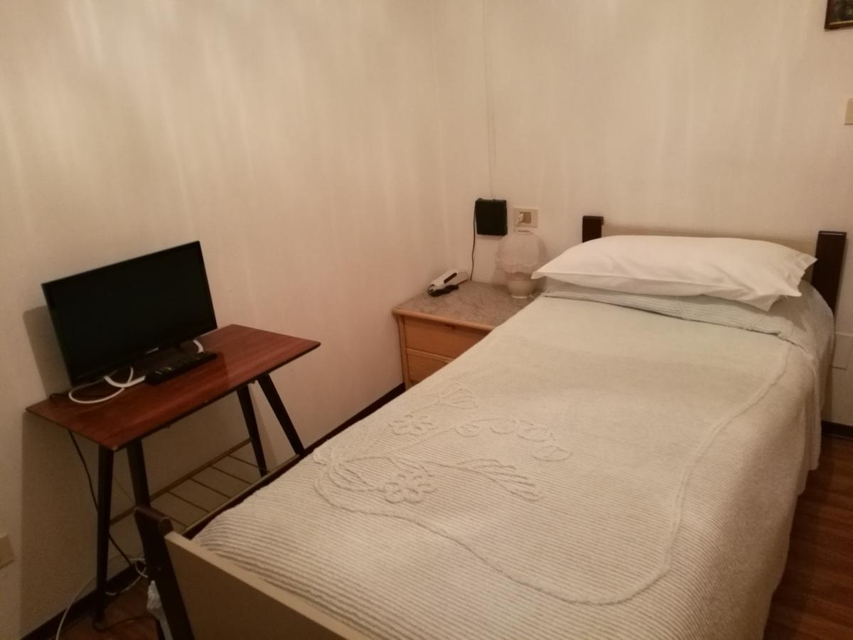 Albergo Roncone Luaran gambar